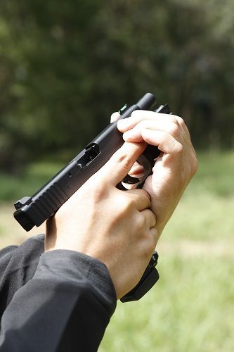 ハンドガンの構え方 基本編 アドミンロード ニュース アームズマガジンウェブ