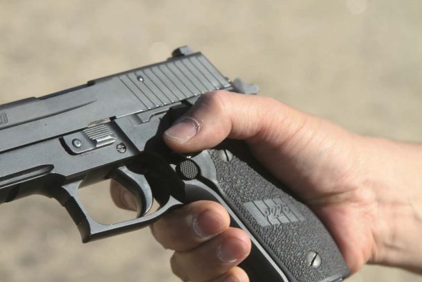 Sig Sauerの進化を辿る P3 M17 Vs P226r ニュース アームズマガジンウェブ