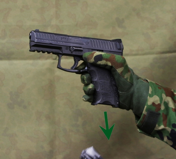 拳銃 自衛隊 新