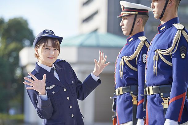 グラビア 井澤詩織と航空自衛隊制服 声優報道官 ニュース アームズマガジンウェブ