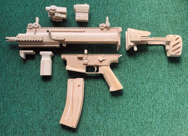 “木材”でフルスクラッチ 2挺の木製モデルガン