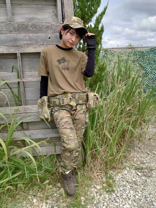 夢は無人島生活!かほなんが薪割りに挑戦