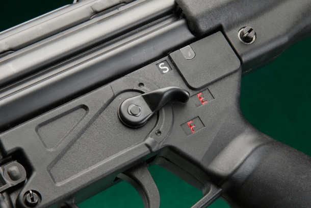 LCTエアソフト LK-33A2 電動ガン