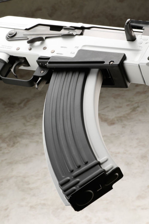 これまでのイメージを覆す白いak 次世代電動ガン Akホワイトストーム ニュース アームズマガジンウェブ