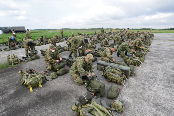 【陸上自衛隊】第1空挺団の降下訓練に密着 | ニュース | アームズマガジンウェブ