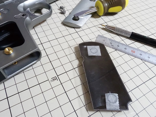 フィクションの銃を作る「“デトニクス.45 いろはもみじ”前編」